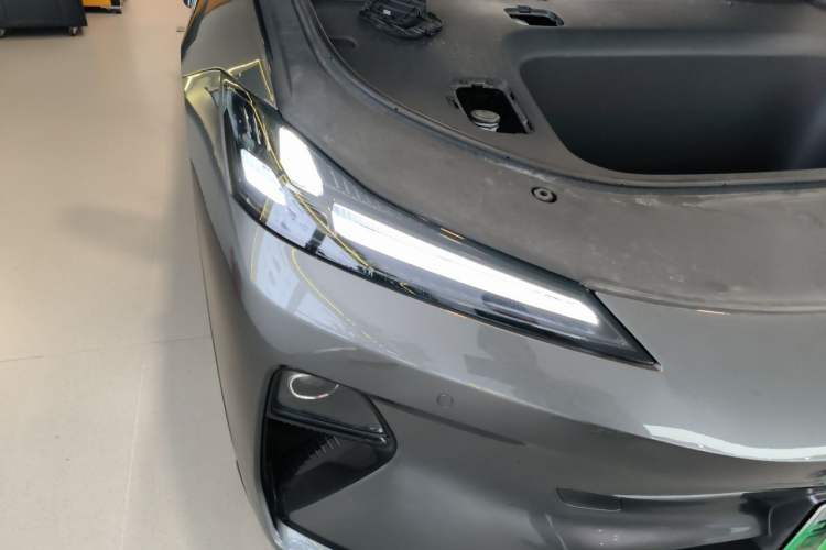 Used Deepal L07 2024 530 Max Qiankun Intelligent Driving ADS SE Pure Electric Version Right Front Headlight
