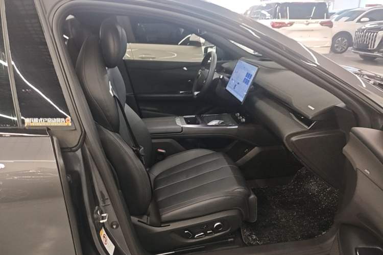 Used Deepal L07 2024 230Max Qiankun Intelligent Driving ADS SE Range-Extended Version Right Front Seat