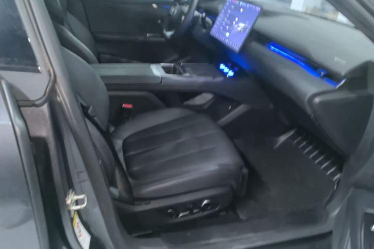 Used Deepal L07 2024 230Max Range-Extended Version Right Front Seat