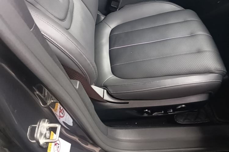 Used Deepal L07 2024 230Max Qiankun Intelligent Driving ADS SE Range-Extended Version Right Front Seat