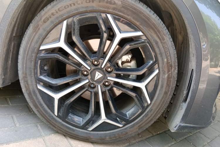 Used Deepal L07 2024 230Max Range-Extended Version Right Front Wheel Hub