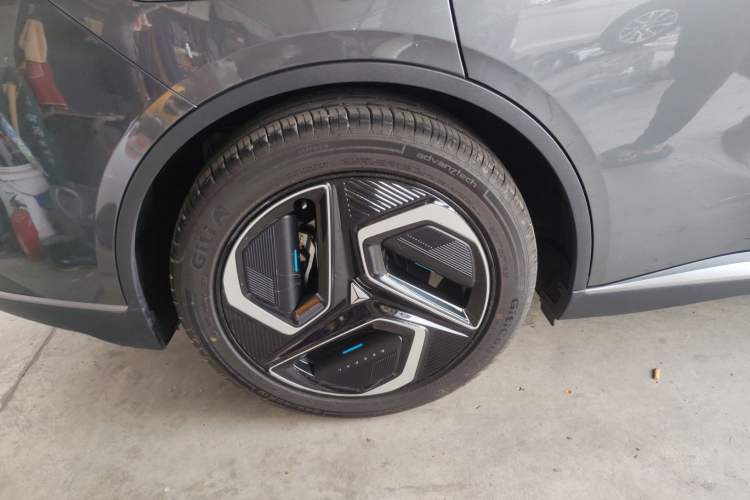 Used Deepal L07 2024 530Max Pure Electric Version Right Rear Wheel Hub