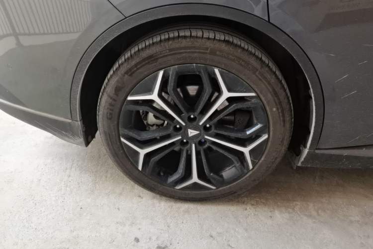 Used Deepal L07 2024 230Max Range-Extended Version Right Rear Wheel Hub