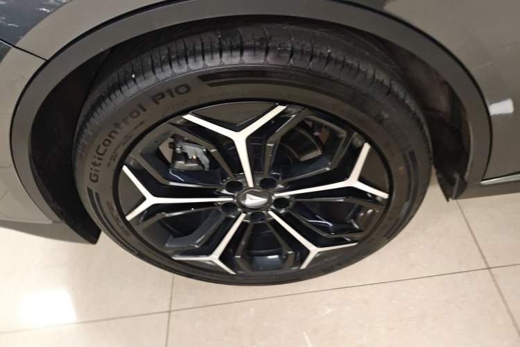 Used Deepal L07 2024 230Max Qiankun Intelligent Driving ADS SE Range-Extended Version Right Rear Wheel Hub