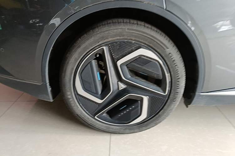 Used Deepal L07 2024 530Max Pure Electric Version Right Rear Wheel Hub