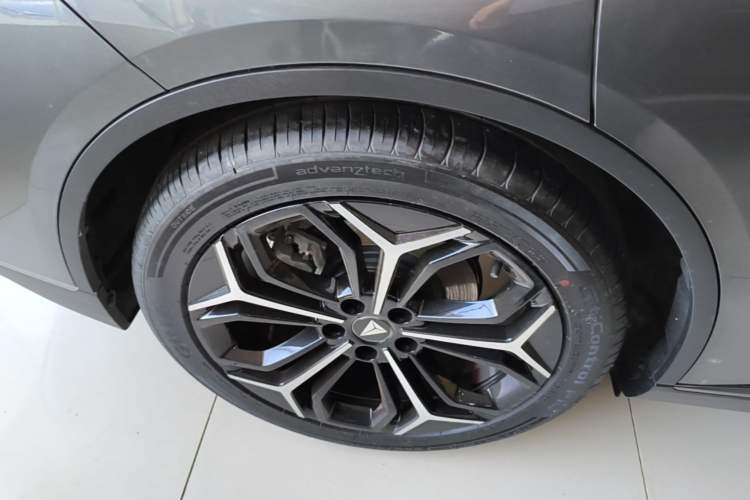 Used Deepal L07 2024 230Max Range-Extended Version Right Rear Wheel Hub