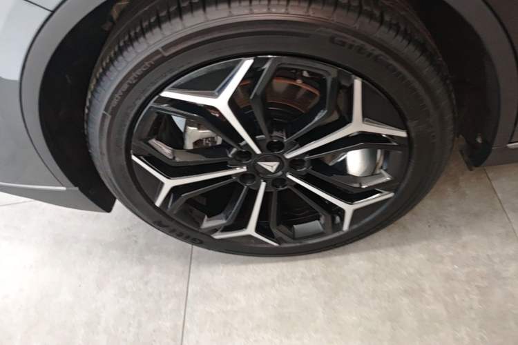 Used Deepal L07 2024 230Max Qiankun Intelligent Driving ADS SE Range-Extended Version Right Rear Wheel Hub