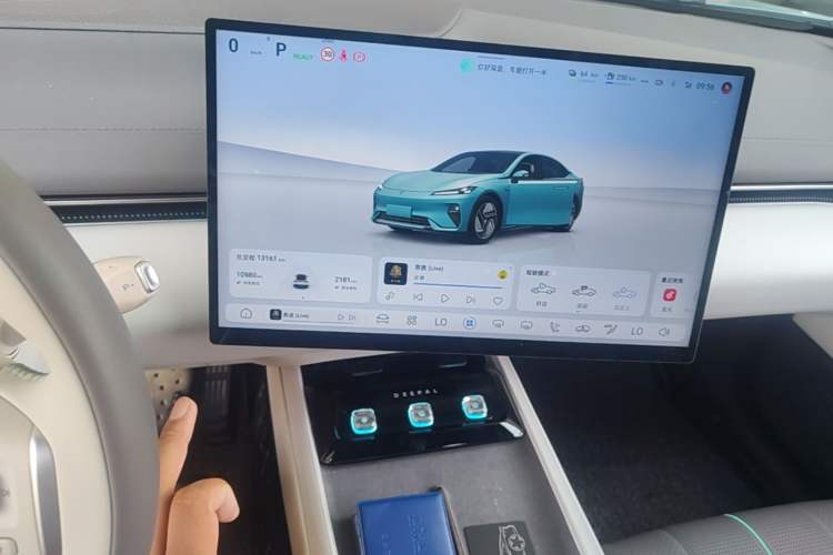 Used Deepal L07 2024 230Max Qiankun Intelligent Driving ADS SE Range-Extended Version Audio And AC Panel