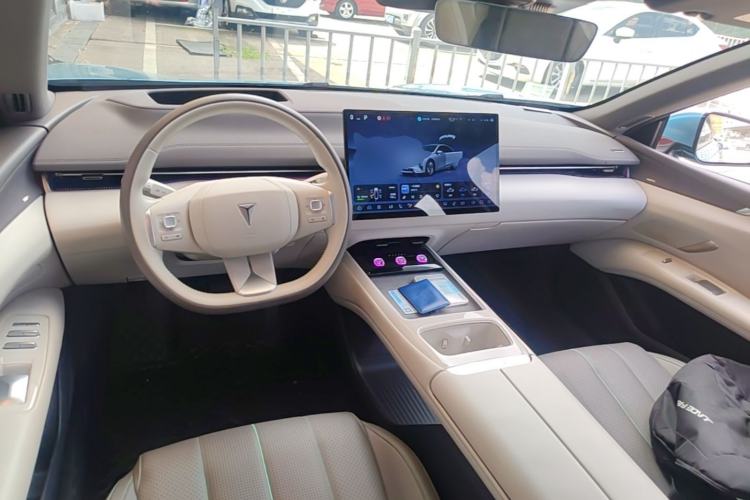 Used Deepal L07 2024 230Max Qiankun Intelligent Driving ADS SE Range-Extended Version Center Console