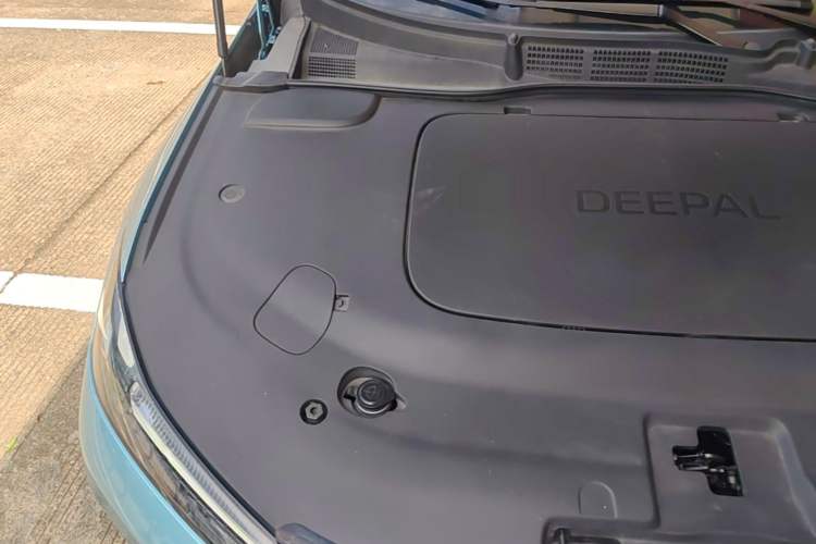 Used Deepal L07 2024 230Max Qiankun Intelligent Driving ADS SE Range-Extended Version Engine Bay Right