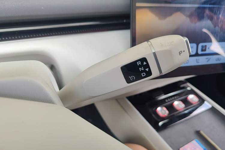 Used Deepal L07 2024 230Max Qiankun Intelligent Driving ADS SE Range-Extended Version Gear Lever