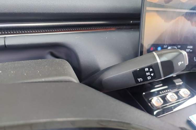 Used Deepal L07 2024 230Max Qiankun Intelligent Driving ADS SE Range-Extended Version Gear Lever