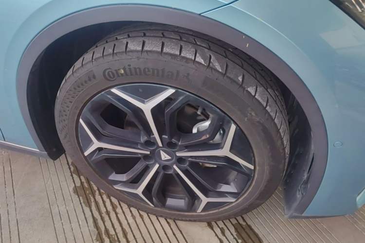 Used Deepal L07 2024 230Max Qiankun Intelligent Driving ADS SE Range-Extended Version Right Front Wheel Hub