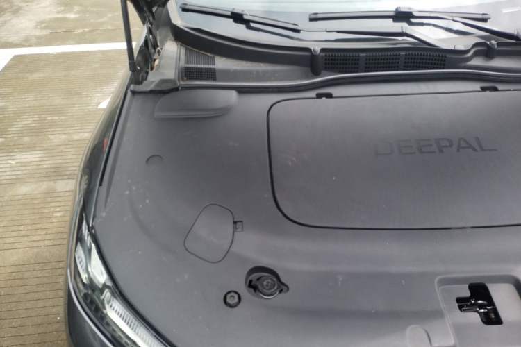 Used Deepal L07 2024 230Max Range-Extended Version Engine Bay Right