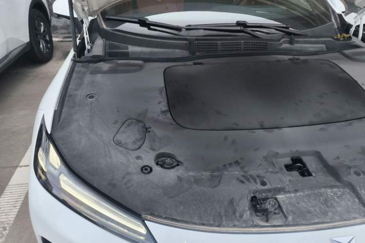 Used Deepal L07 2024 230Max Qiankun Intelligent Driving ADS SE Range-Extended Version Engine Bay Right