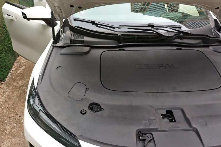 Used Deepal L07 2024 230Max Qiankun Intelligent Driving ADS SE Range-Extended Version Engine Bay Right