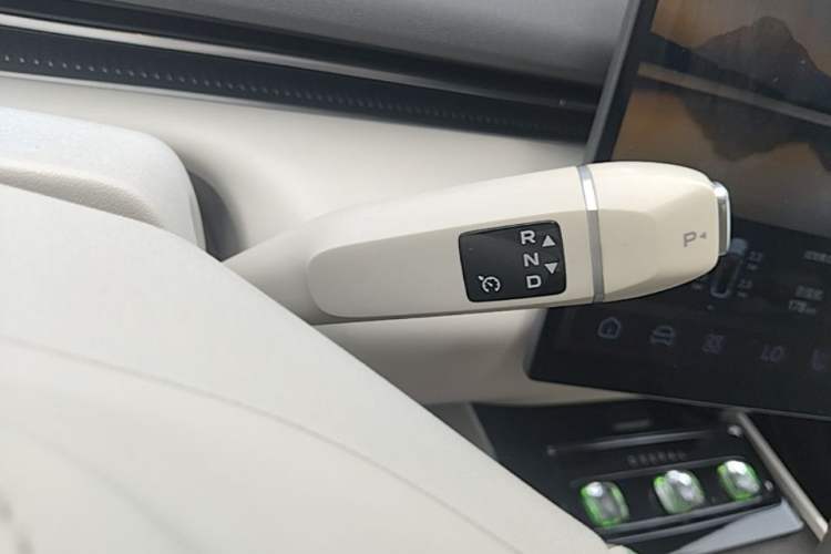 Used Deepal L07 2024 230Max Qiankun Intelligent Driving ADS SE Range-Extended Version Gear Lever