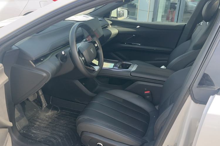 Used Deepal L07 2024 230Max Qiankun Intelligent Driving ADS SE Range-Extended Version Interior 1