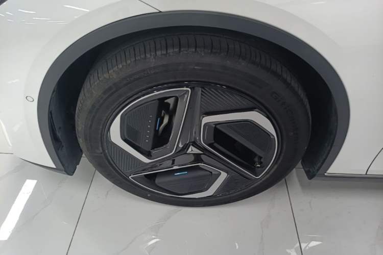 Used Deepal L07 2024 530Max Pure Electric Version Left Front Wheel Hub