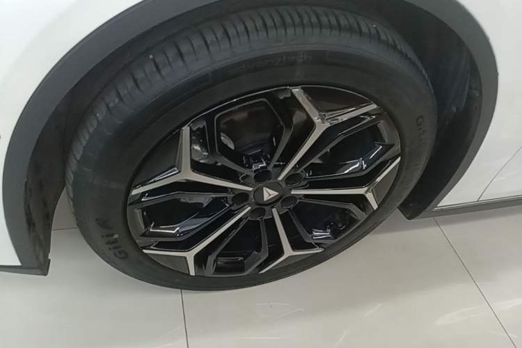 Used Deepal L07 2024 230Max Qiankun Intelligent Driving ADS SE Range-Extended Version Left Front Wheel Hub