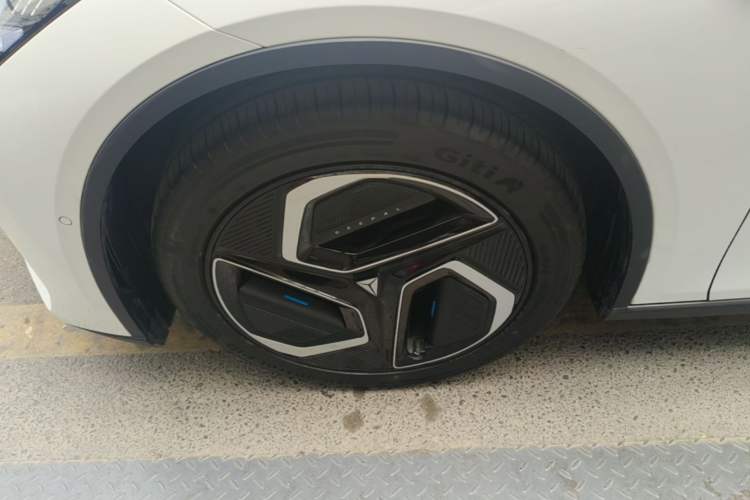 Used Deepal L07 2024 530 Max Qiankun Intelligent Driving ADS SE Pure Electric Version Left Front Wheel Hub