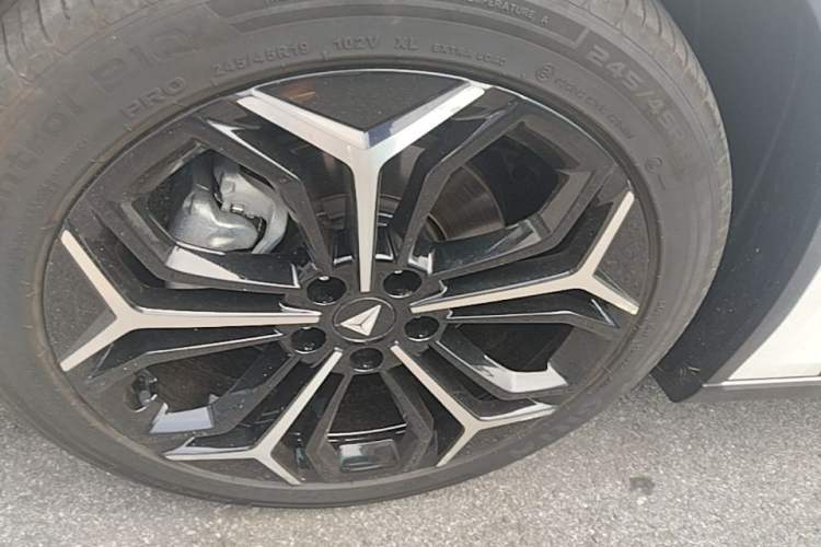 Used Deepal L07 2024 230Max Qiankun Intelligent Driving ADS SE Range-Extended Version Left Front Wheel Hub