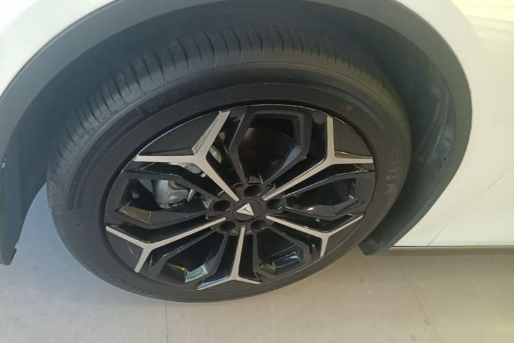 Used Deepal L07 2024 230Max Qiankun Intelligent Driving ADS SE Range-Extended Version Left Front Wheel Hub