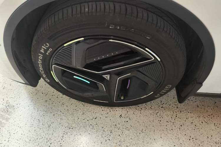 Used Deepal L07 2024 530Max Pure Electric Version Left Front Wheel Hub