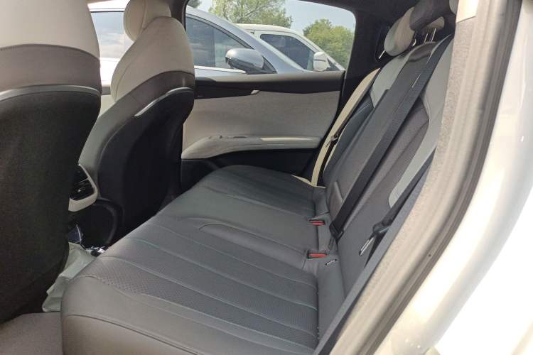 Used Deepal L07 2024 230Max Qiankun Intelligent Driving ADS SE Range-Extended Version Left Rear Seat