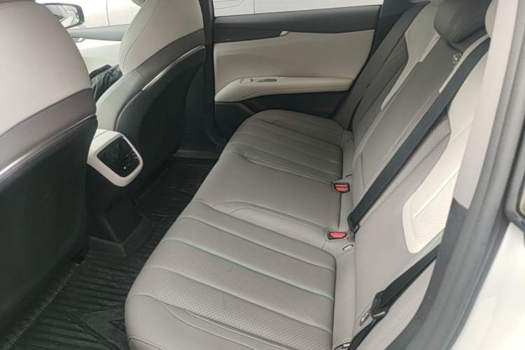 Used Deepal L07 2024 230Max Range-Extended Version Left Rear Seat