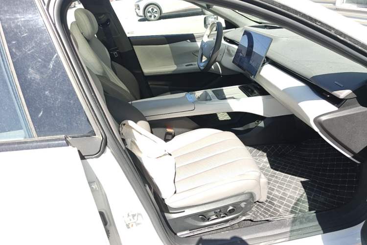Used Deepal L07 2024 230Max Qiankun Intelligent Driving ADS SE Range-Extended Version Right Front Seat