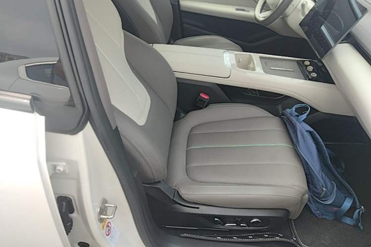 Used Deepal L07 2024 230Max Qiankun Intelligent Driving ADS SE Range-Extended Version Right Front Seat