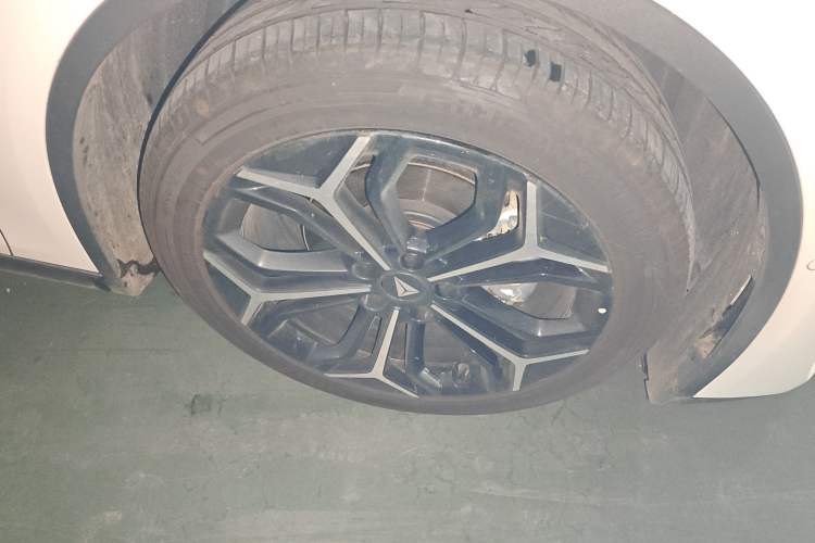 Used Deepal L07 2024 230Max Range-Extended Version Right Front Wheel Hub