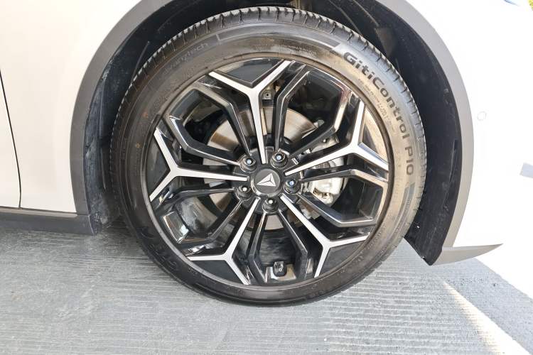 Used Deepal L07 2024 230Max Range-Extended Version Right Front Wheel Hub