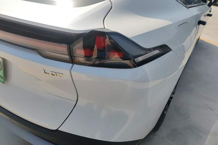 Used Deepal L07 2024 230Max Qiankun Intelligent Driving ADS SE Range-Extended Version Right Rear Taillight