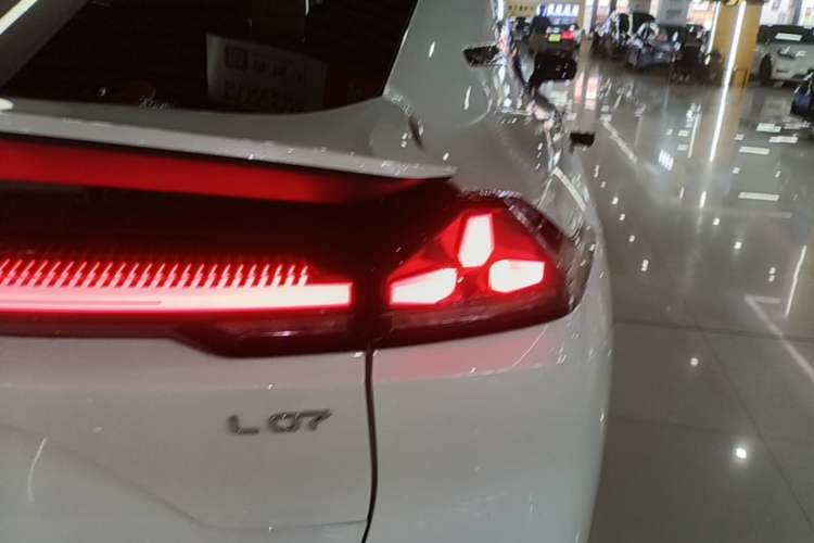 Used Deepal L07 2024 230Max Qiankun Intelligent Driving ADS SE Range-Extended Version Right Rear Taillight