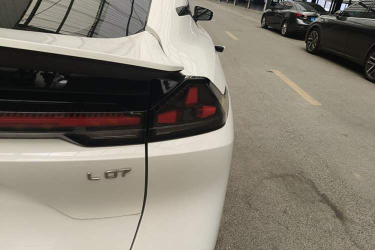 Used Deepal L07 2024 530 Max Qiankun Intelligent Driving ADS SE Pure Electric Version Right Rear Taillight