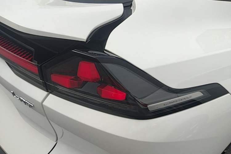 Used Deepal L07 2024 230Max Qiankun Intelligent Driving ADS SE Range-Extended Version Right Rear Taillight