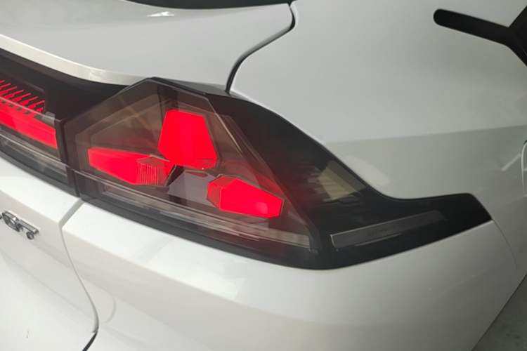 Used Deepal L07 2024 230Max Qiankun Intelligent Driving ADS SE Range-Extended Version Right Rear Taillight