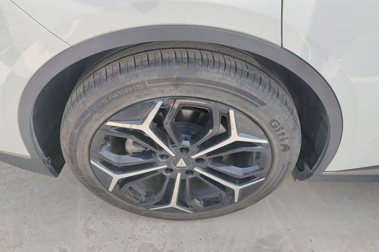 Used Deepal L07 2024 230Max Qiankun Intelligent Driving ADS SE Range-Extended Version Right Rear Wheel Hub
