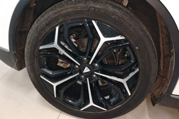 Used Deepal L07 2024 230Max Qiankun Intelligent Driving ADS SE Range-Extended Version Right Rear Wheel Hub