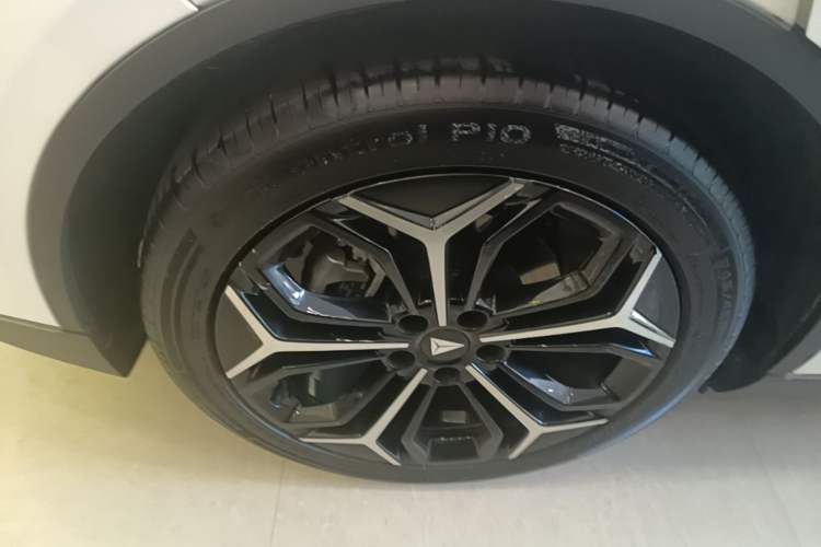Used Deepal L07 2024 230Max Qiankun Intelligent Driving ADS SE Range-Extended Version Right Rear Wheel Hub