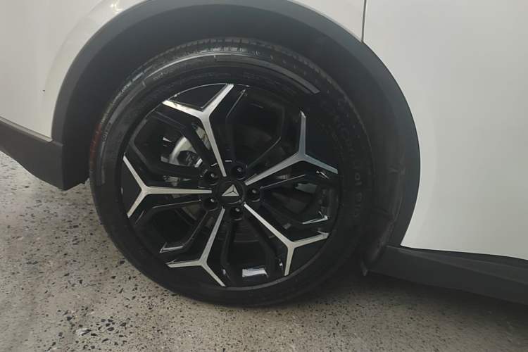 Used Deepal L07 2024 230Max Qiankun Intelligent Driving ADS SE Range-Extended Version Right Rear Wheel Hub