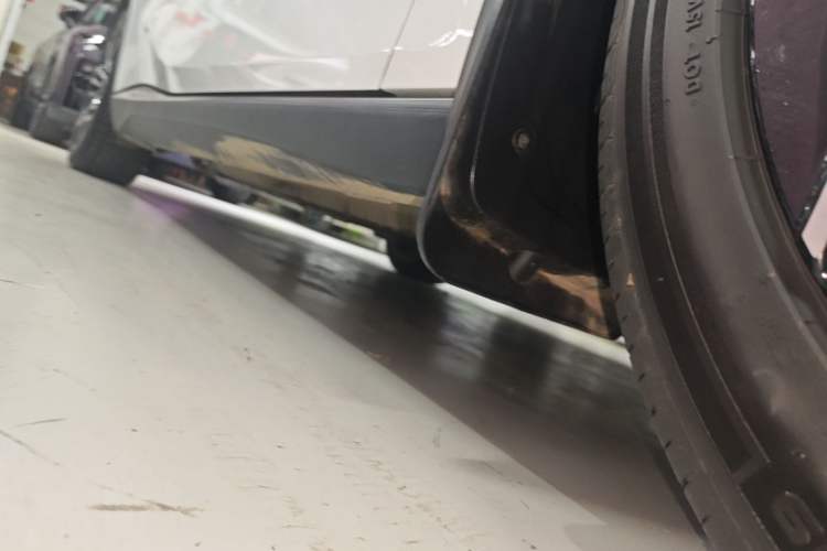 Used Deepal L07 2024 230Max Range-Extended Version Right Side Sill