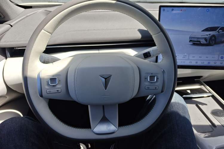 Used Deepal L07 2024 230Max Qiankun Intelligent Driving ADS SE Range-Extended Version Steering Wheel