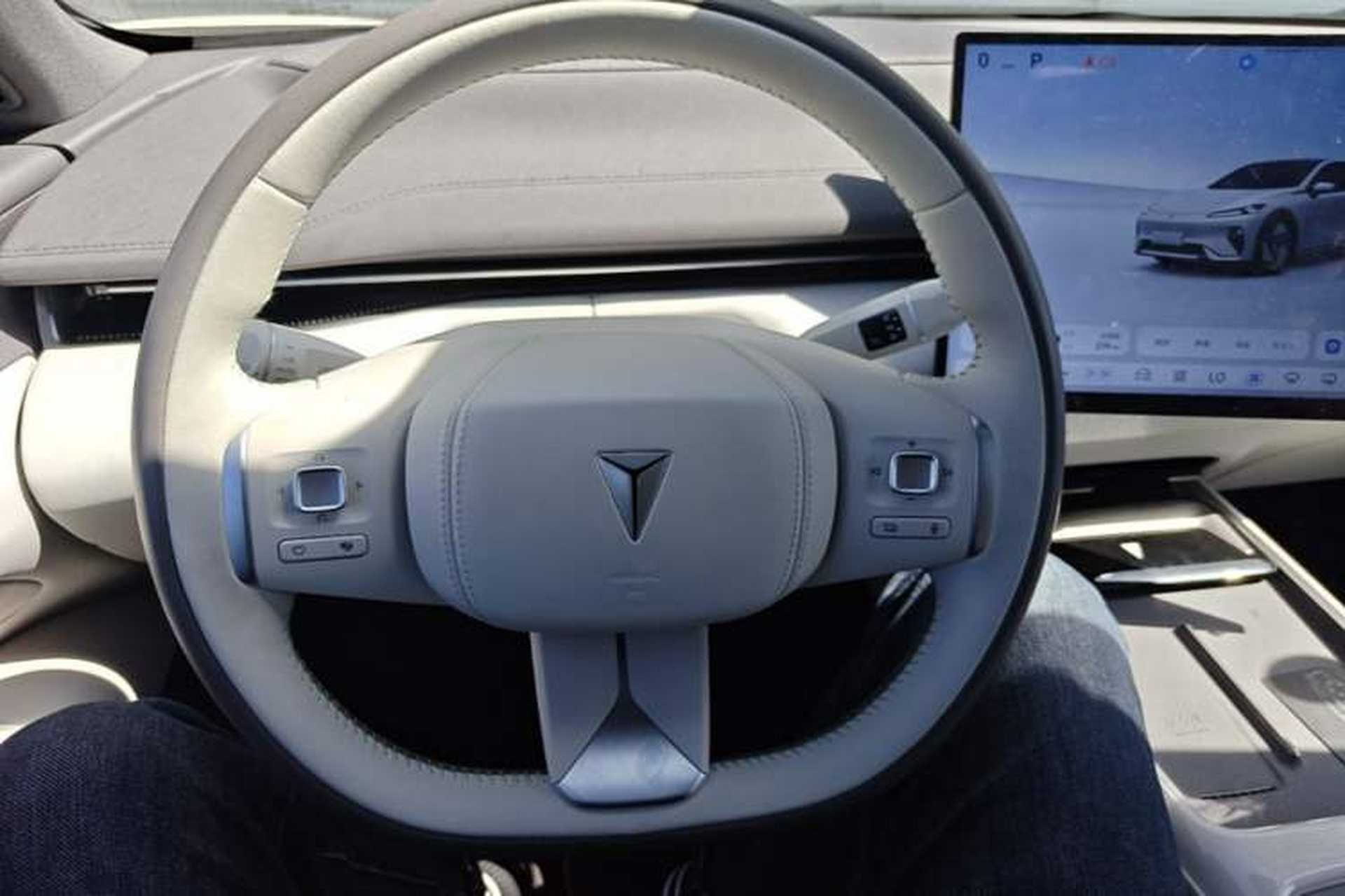 Used Deepal L07 2024 230Max Qiankun Intelligent Driving ADS SE Range-Extended Version Steering Wheel
