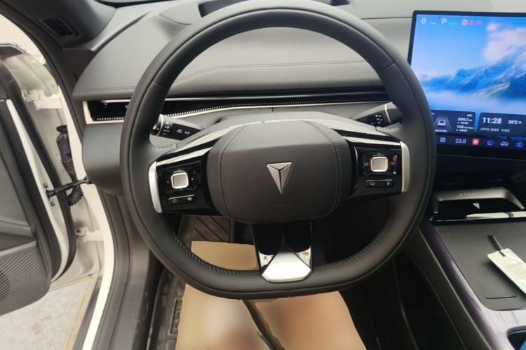 Used Deepal L07 2024 530 Max Qiankun Intelligent Driving ADS SE Pure Electric Version Steering Wheel
