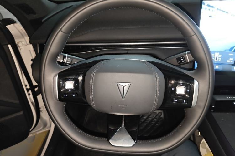 Used Deepal L07 2024 530 Max Qiankun Intelligent Driving ADS SE Pure Electric Version Steering Wheel