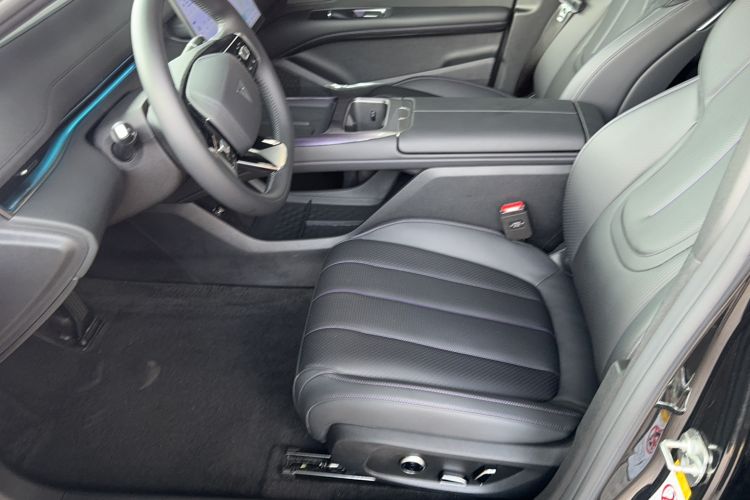 Used Deepal L07 2025 230 Ultra with DeepBlue Intelligent Driving AD PRO Extended-Range Version Interior 1