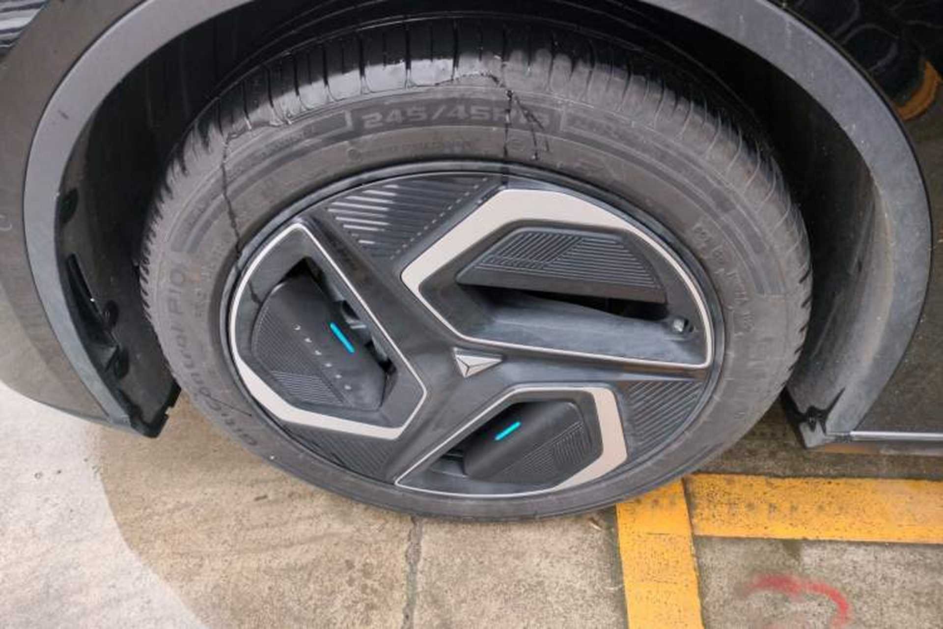 Used Deepal L07 2025 530 Ultra Qiankun Intelligent Driving ADS SE Pure Electric Version Left Front Wheel Hub